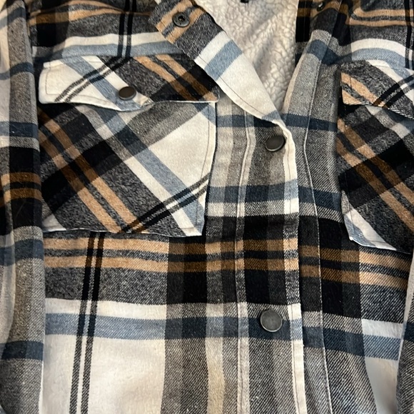 Jade and Ivory snap from fleece lined shacket XL - Picture 3 of 3